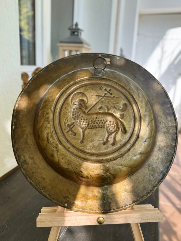 Plat d'Offrandes à décor de l'Agneau de la résurrection - XVIIIe – Image 5