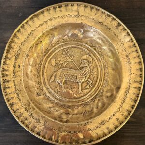 Plat d'Offrandes à décor de l'Agneau de la résurrection - XVIIIe