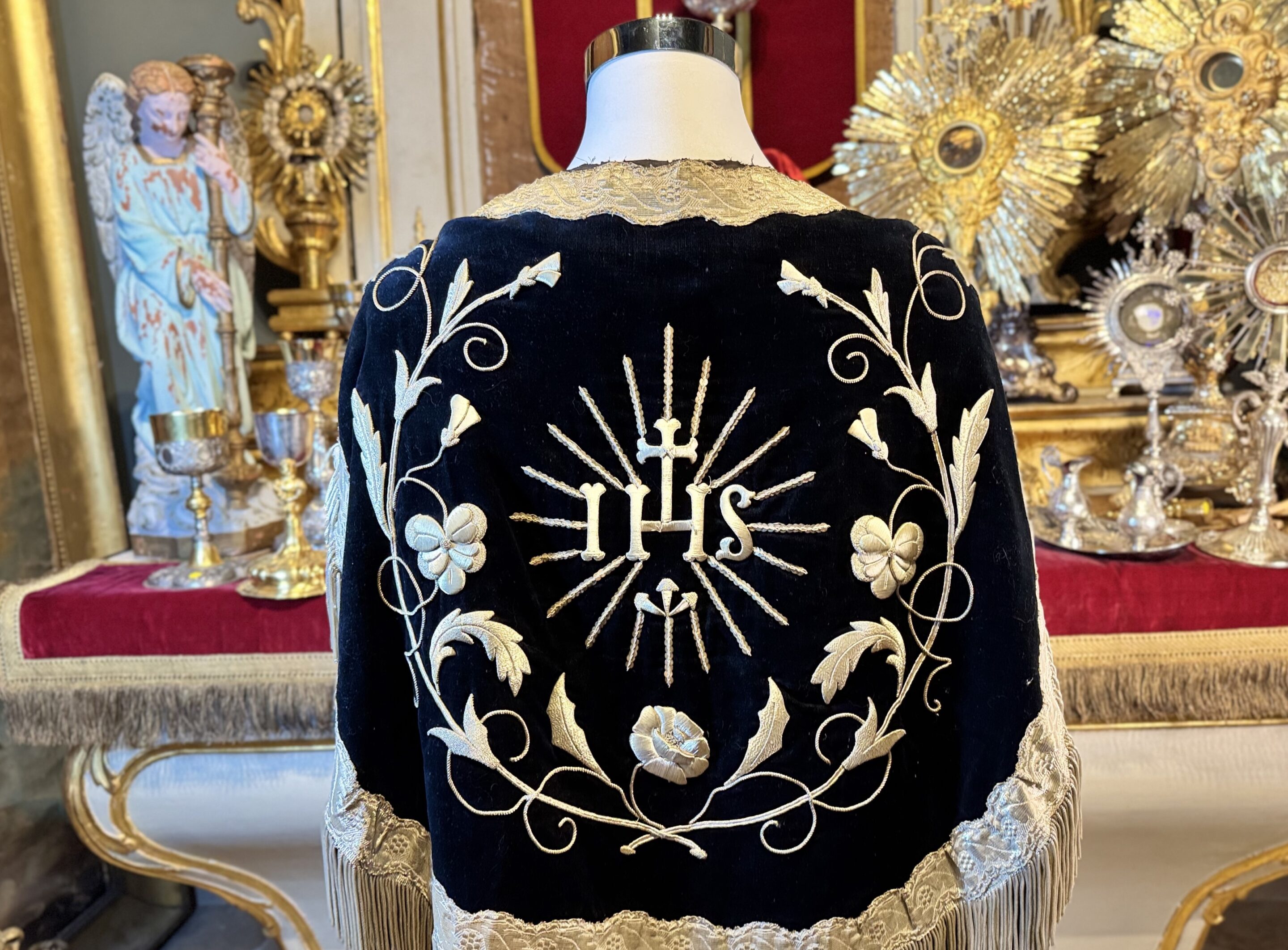 Chape Sacerdotale en velours bleu nuit - XIXe - vendue