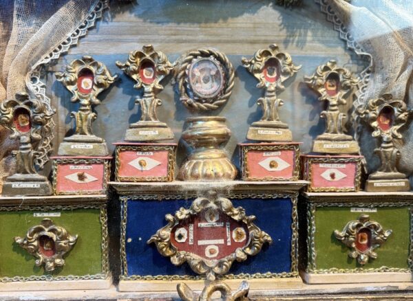 Retable Reliquaire baroque aux 27 reliques – circa 1740 – Image 3