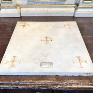 Pierre d'autel en marbre blanc - vendue