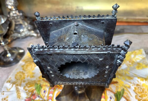 Monstrance Reliquaire gothique en bronze gravé - XVIe - Vendue – Image 2