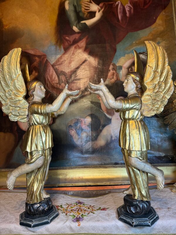 Imposante paire d’anges d’autel – XVIIIe
