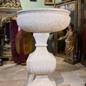 Imposant Bénitier En Pierre - XVIIe