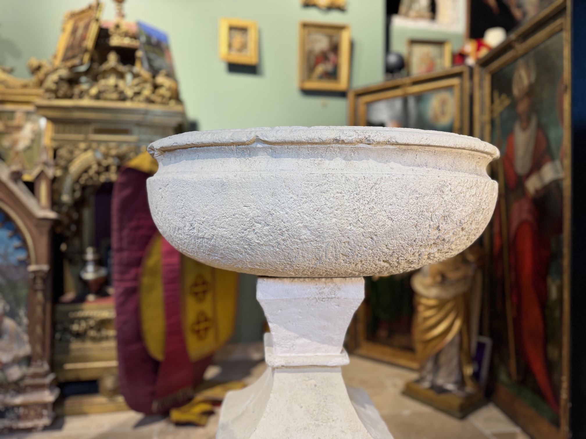 Imposant Bénitier En Pierre - XVIIe – Image 2