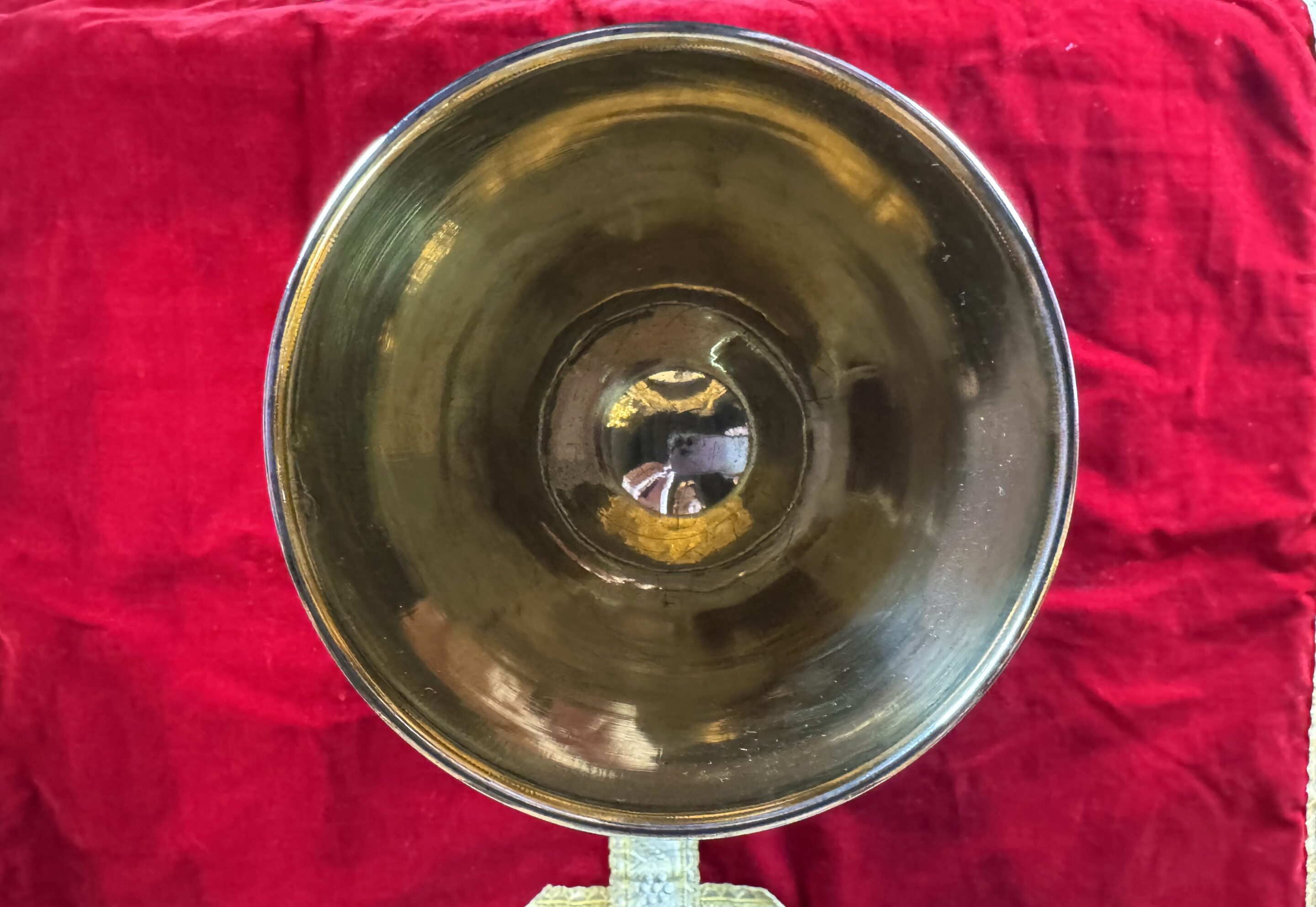 Calice en vermeil ciselé orné de cabochons de pierres de couleur - XIXe – Image 6