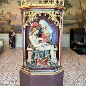 Imposante Pieta en bois dans un retable - circa 1890