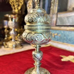 Ciboire en laiton ciselé - XVIIe