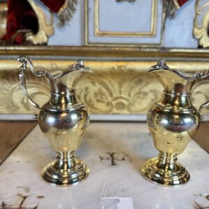 Grande paire de burettes armoriées – XVIIIe