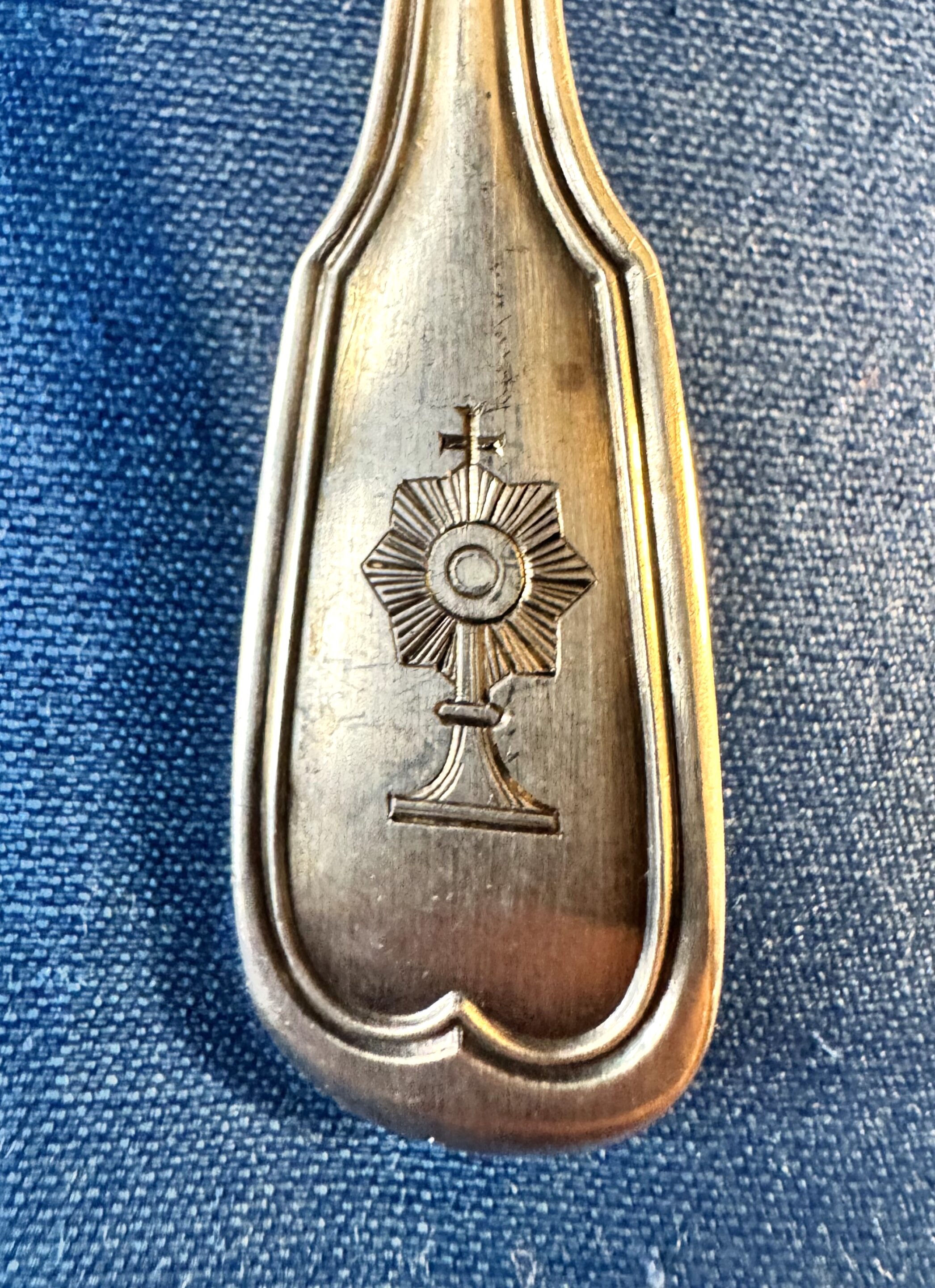 Six petites cuillères en argent avec motif d’un ostensoir - XIXe – Image 2