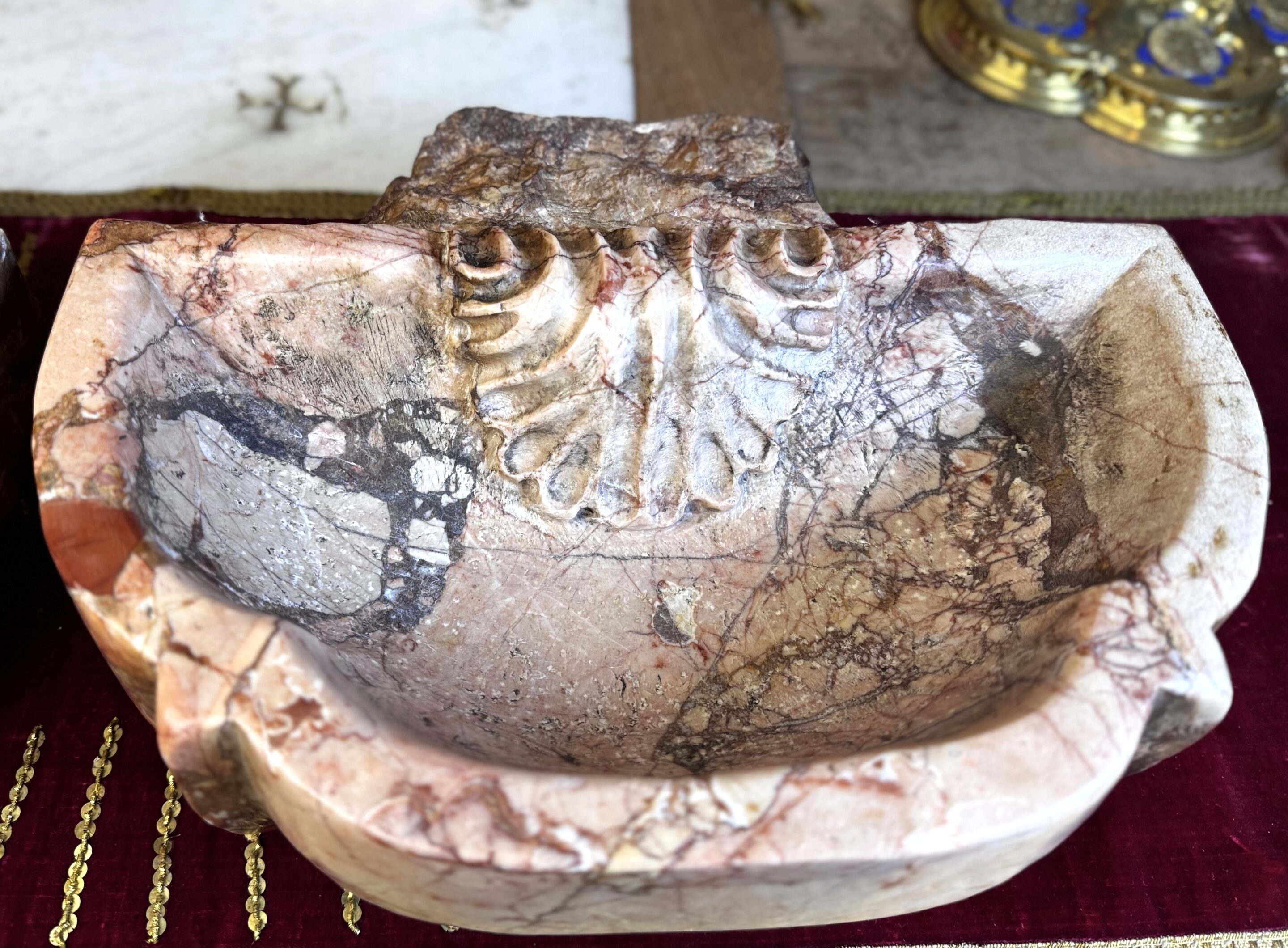 Paire de bénitiers italiens en marbre - XVIIIe – Image 2