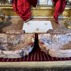 Paire de bénitiers italiens en marbre - XVIIIe