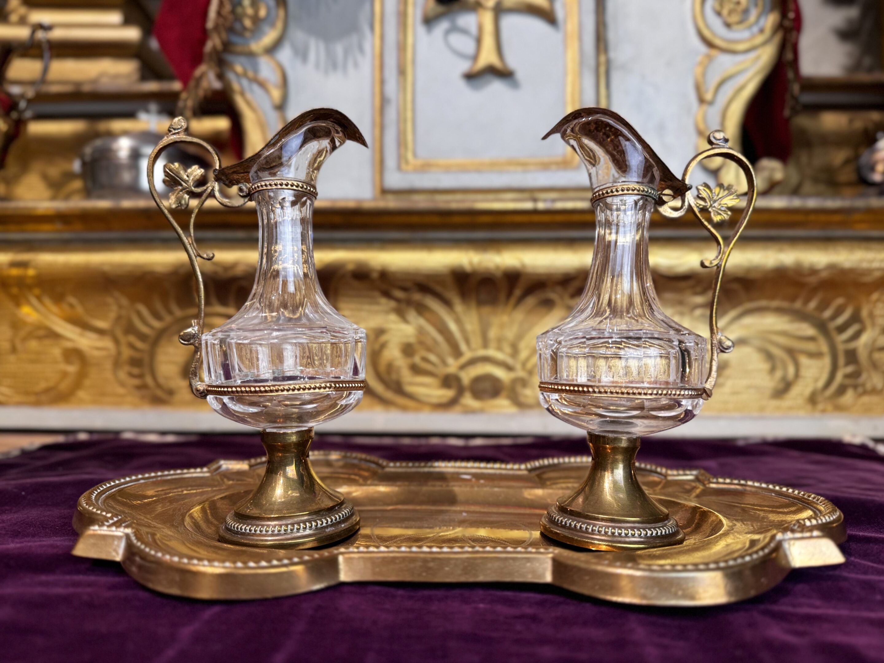 Paire de burettes en cristal et lavabo – XIXe